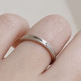 【アイプリモ(I-PRIMO)の口コミ】 シンプルですが中央に小ぶりな一粒のダイヤモンドがついていて、可愛らし…