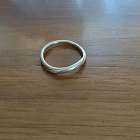 【STAR JEWELRY(スタージュエリー)の口コミ】 ねじれたデザインが指にフィットしてとても好きでした。また、ダイヤなど…