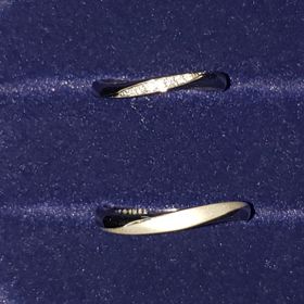 【4℃ BRIDAL(ヨンドシーブライダル)の口コミ】 デザインと、担当してくれた販売員さんのとても素敵な接客ですかね。
先に…