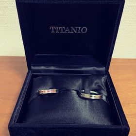 【TITANIO(ティタニオ)の口コミ】 新婦がアレルギー体質で金属アレルギーもあったため、チタン製かジルコニ…