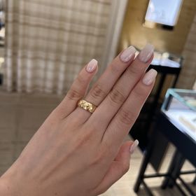 【シャネル(CHANEL)の口コミ】 決めてはデザインです。
人と被らないものがよく、かつゴールドでさがして…