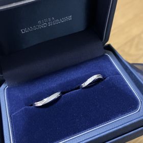 【銀座ダイヤモンドシライシの口コミ】 デザイン性、ペアになっているものかを重視して探していたところにこのデ…