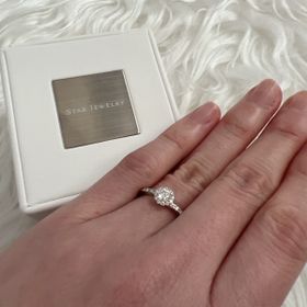【STAR JEWELRY(スタージュエリー)の口コミ】 "婚約指輪はいらないよ"と言うタイミングを逃してしまい、それ…