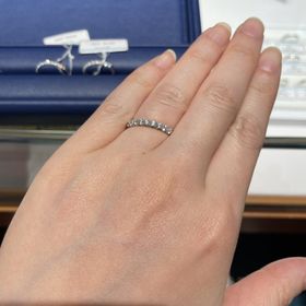 【銀座ダイヤモンドシライシの口コミ】 重ね付けをしたかったため、ストレートのエタニティリングを探していまし…