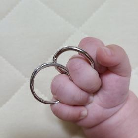 【銀座ダイヤモンドシライシの口コミ】 指がきれいに見えるウェーブタイプを選びました。私の指輪はダイヤが散り…