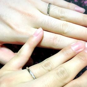 【銀座ダイヤモンドシライシの口コミ】 シンプルで品のある細身のデザインの指輪を探していました。
左上から右下…