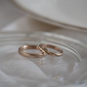 【Cayof(カヨフ)の口コミ】 肌なじみのよいシャンパンゴールドがとても気に入っています。半面ずつテ…