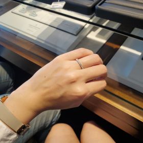 【I's stone(アイズストーン)の口コミ】 デザインは店員さんが持ってきてくれて、そこから気になるものを選ぶスタ…