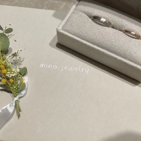 【mina.jewelry(ミナジュエリー)の口コミ】 Instagramで見かけたのがきっかけです。自分たちの好きなデザインにできる…