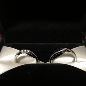 【エクセルコダイヤモンド(EXELCO DIAMOND)の口コミ】 指輪の、正面から見ても横から見ても気に入ったデザインであったことが決…