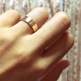 【カルティエ(Cartier)の口コミ】 ゴールド系の結婚指輪を希望しており、家事をする際もつけていたかったの…