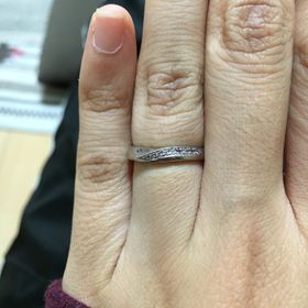 【LAVENNA(ラヴェンナ)】の口コミ デザインはひねりのデザインと決めて来店しました。指輪の幅が細いものから...