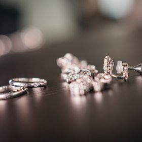 【和光ブライダルブティックギンザの口コミ】 ・デザイン
シンプルで上品。
ダイヤは一粒にも関わらず、良質で輝きが綺…