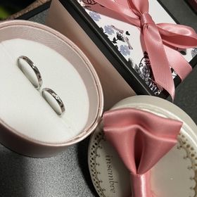 【insembre(インセンブレ)の口コミ】 指が少しでも綺麗に見えるデザインを選びました。
ストーンが斜めに入って…