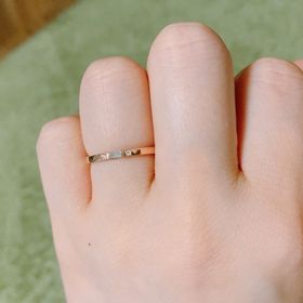 【LUCIE(ルシエ)の口コミ】 他にないようなデザインであり、１０種類くらい見たあとに、
こちらの指輪…