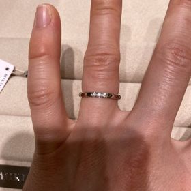 【MIKIMOTO(ミキモト)の口コミ】 他ブランドでもよく見かける3石指輪です。こちらは2.0mm 約0.05ct。
他ブ…