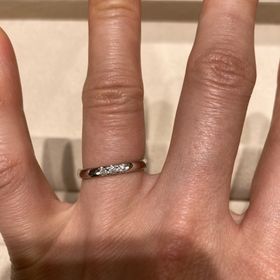 【MIKIMOTO(ミキモト)の口コミ】 他ブランドでもよく見かける3石指輪です。こちらは2.5mm 約0.06ct。
他ブ…