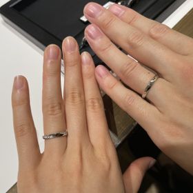 【ラザール ダイヤモンド(LAZARE DIAMOND)の口コミ】 どの指輪も指輪のデザインがシンプルでありながら、ワンアクセント・ポイ…