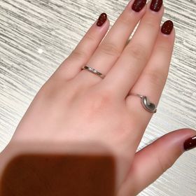 【TRECENTI(トレセンテ)の口コミ】 ダイヤが埋めこまれているデザインはよく見ますが
3つ全て立体的にデザイ…