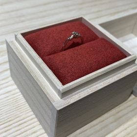 【出雲結(いずもゆい)の口コミ】 デザインがシンプルで綺麗。ダイヤモンドの輝きが綺麗で見惚れてしまいま…