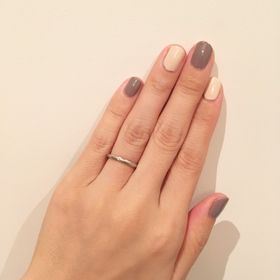 【NINA RICCI(ニナリッチ)の口コミ】 シンプルなデザインですが、内側がピンクゴールドになっていてアクセント…