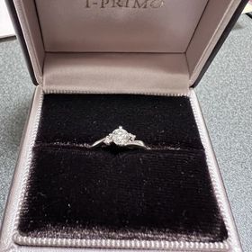 【アイプリモ(I-PRIMO)の口コミ】 指輪本体の捩れがかわいかったので、選びました。また、おしゃれかつシン…