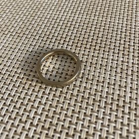 【Joie de treat.(ジョア・ドゥ・トリート)の口コミ】 シンプルですが、ツイストが入っておりオシャレなデザインです。カラーも…