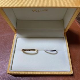 【ケイウノ ブライダル(K.UNO BRIDAL)の口コミ】 シンプルなリングを求めてましたがいざ試着してみると、石付きの方がキラ…