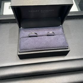 【ラザール ダイヤモンド(LAZARE DIAMOND)の口コミ】 長く着けるものなのでシンプルででも少しダイヤが入っているデザインを探…