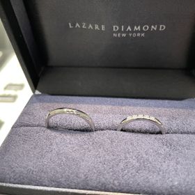【ラザール ダイヤモンド(LAZARE DIAMOND)の口コミ】 デザインにとても魅力を感じました。
また、接客がとても良かったので気持…