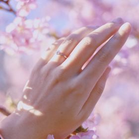 【アイプリモ(I-PRIMO)の口コミ】 特にデザインを重視しました。彼女の指のサイズは5号と小さめだったのでリ…