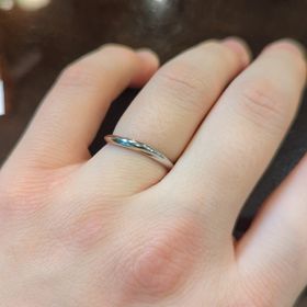 【ケイウノ ブライダル(K.UNO BRIDAL)の口コミ】 妻がウェーブのデザインを気に入っていたので、その形のもの中心に選びま…