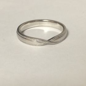 【MAISON RUBUS.(メゾンルーバス)】の口コミ 他にも華奢なデザインのリングと悩みましたが、婚約指輪との重ねづけが一番...