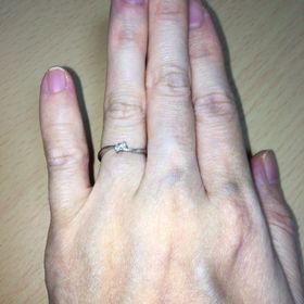 【ジュエリーツツミ(JEWELRY TSUTSUMI)の口コミ】 夫が私の誕生日にサプライズでプロポーズしてくれた時にもらった物なので…