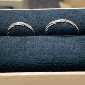 【出雲結(いずもゆい)の口コミ】 購入した指輪は派手すぎず、地味すぎず、デザインが他のものと比べた時に…