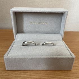 【mina.jewelry(ミナジュエリー)の口コミ】 まずシルエットが四角タイプで珍しいということや、指の形に合ってるとい…