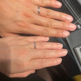 【エクセルコダイヤモンド(EXELCO DIAMOND)の口コミ】 デザインがとても素敵でした。
手や指の形に合わせて提案してくれたのはと…