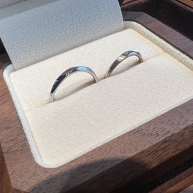 【TANZO.(鍛造指輪)の口コミ】 いくつか指輪をみに他の店舗にもいったのですが、
二つの指輪を組み合わせ…