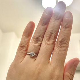 【宝寿堂(ほうじゅどう)の口コミ】 ・ダイヤモンドの大きさが0.5ct以上のものを探していました。こちらは0.6c…