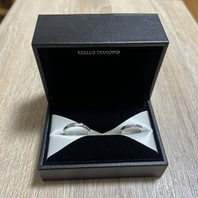 【エクセルコダイヤモンド(EXELCO DIAMOND)の口コミ】 一生夫婦で着用する物ですので、ペアデザインが良いと思っていました。
し…