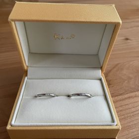 【ケイウノ ブライダル(K.UNO BRIDAL)の口コミ】 見た目はとてもシンプルなデザインだけど、デザイナーさんと打ち合わせを…