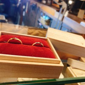 【ichi(イチ)の口コミ】 まずデザインが1番の決め手です。素敵な石地のデザインと、経年で石地表面…