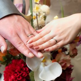 【Aroode(アローデ)の口コミ】 チタンのものは固く加工が難しいとのことで、形も、石の配置のデザインも…