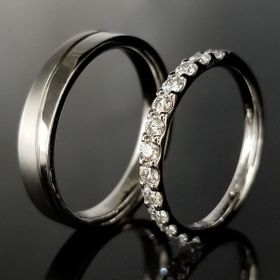 ダイヤを支えて離さない、職人が魂で鍛えたプラチナの結婚指輪