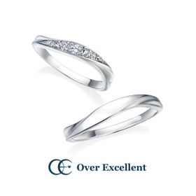 【Precious ribbon プレシャス・リボン -ふたりの愛-】愛を重ね合わせるリボンのような流れるデザイン。優雅な曲線美が手元を演出。