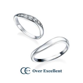 【Star of bethlehem　スターオブベツレヘム　-流れ星-】真っすぐ向き合うふたりを導き輝く流れ星をイメージした優美な曲線。