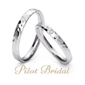 高純度プラチナ999を使用し繊細なデザイン【パイロットブライダル】