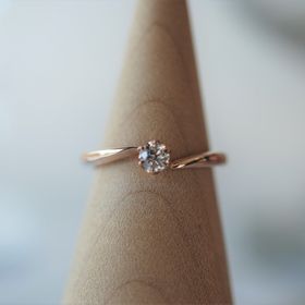 【Smith(工房スミス)】【隠れ家工房でつくる】ツイストラインが1粒ダイヤモンドを際立たせたエンゲージリング