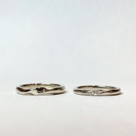 【Smith(工房スミス)】曲線美にぬくもりを残す、彫金工法のメビウスリング360