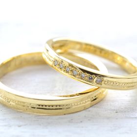 【手作り結婚指輪ミルグレインコース】気品のあるミルグレイン加工をセンターに1列施してダイアモンドをセットした素敵な結婚指輪です。